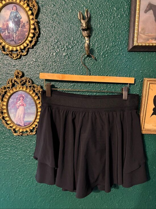 lululemon athletica Pants - Lululemon Black Skort Size 8